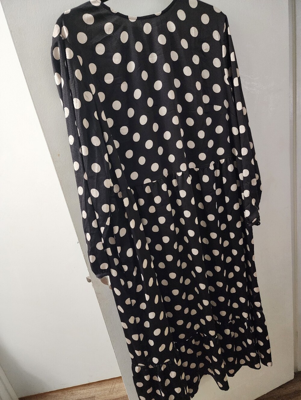NEW DRESS SIZE LARGE LOOSE FIT VERY FLOWY MATERIAL MIDI LENGTH BY H&M